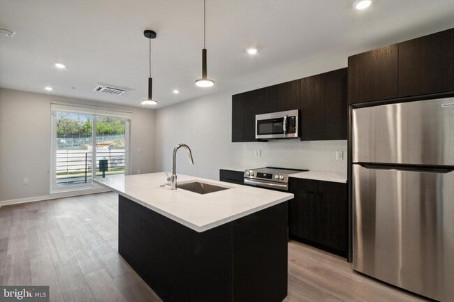 Building Photo - 3449 Scotts Ln Unit A305