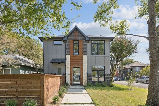 Building Photo - 900 Haines Ave