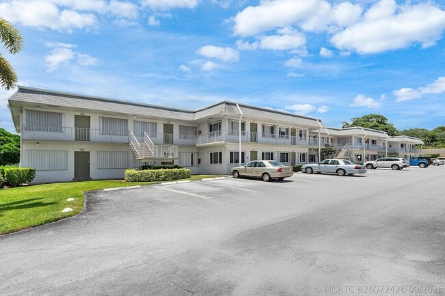 Building Photo - 3160 Lake Osborne Dr Unit Bldg 6 206
