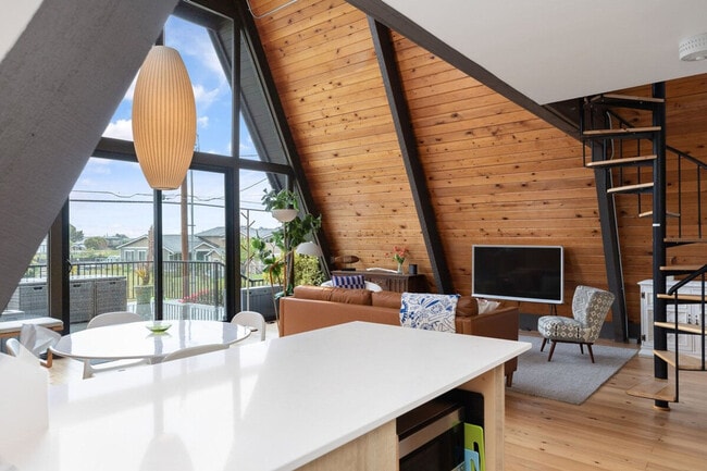 Building Photo - 3711 S Shorewood Ave Unit ID1035994P