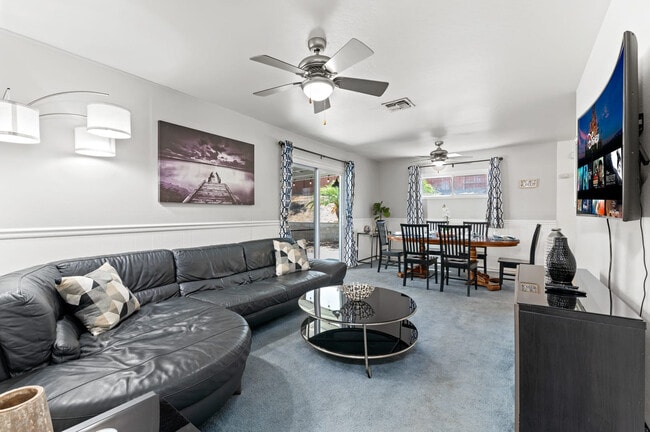 Building Photo - 8543 Sandstone Dr Unit ID1024448P