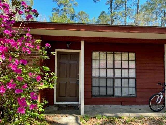 Building Photo - 35515 Oakridge Ave