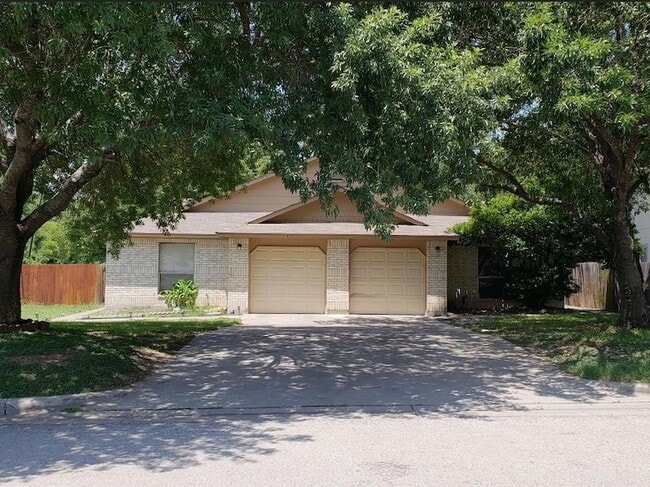 Building Photo - 1306 York Castle Dr Unit B