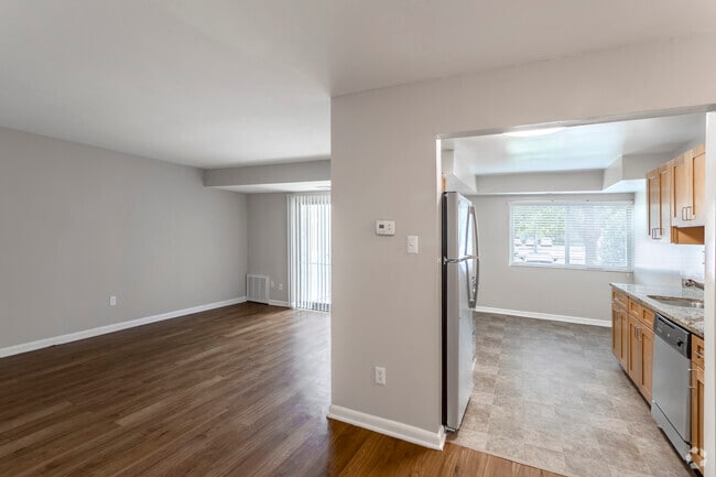 1 BR, 1 BA - 766 SF - Center Pointe