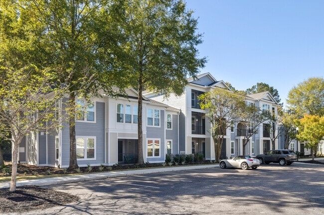 Building Photo - Belle Hall
