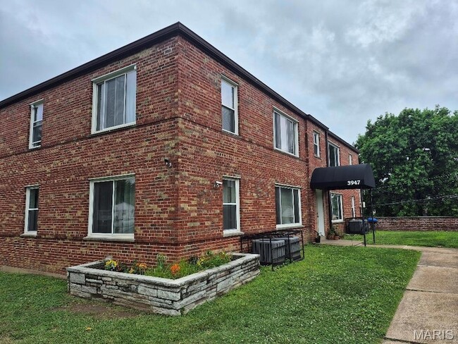 Building Photo - 3947 Jamieson Ave Unit 2W