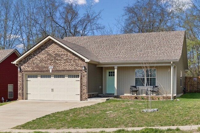 Building Photo - 833 Lutz Ln