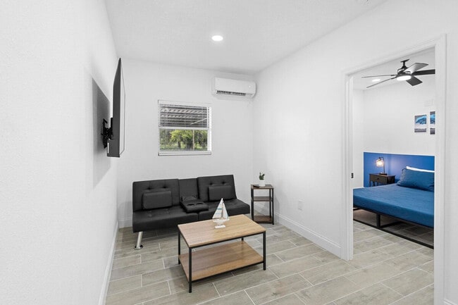 Building Photo - 1882 Lake St Unit SI ID1094219P