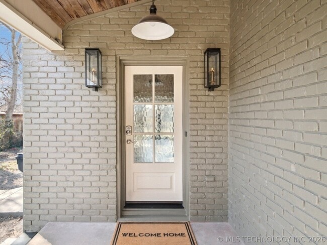 Photo - 221 W Detroit St