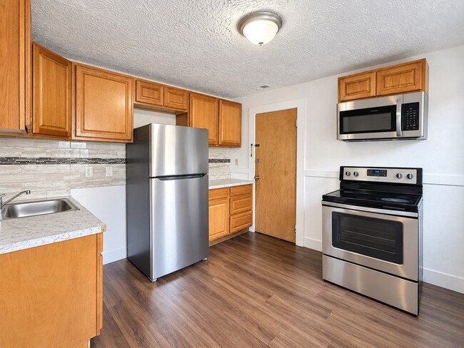 Building Photo - 163 Union St Unit 2