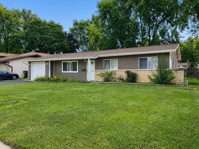 Photo - 6847 Hawthorne Ln