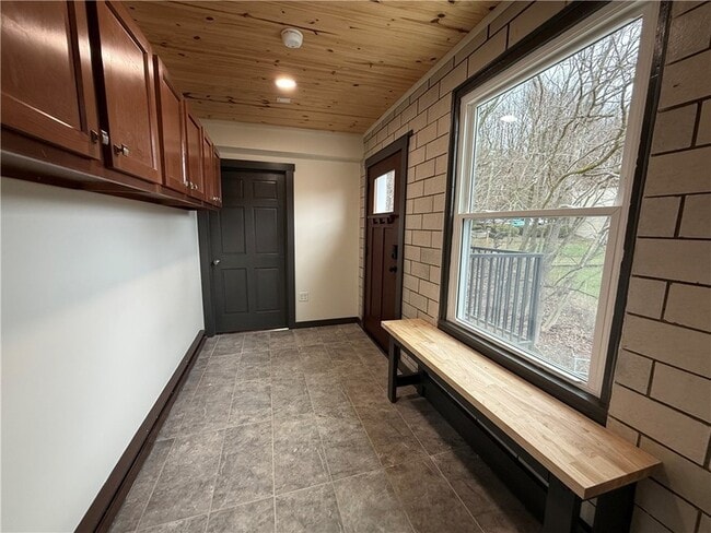 Photo - 260 Oak Ave Unit A