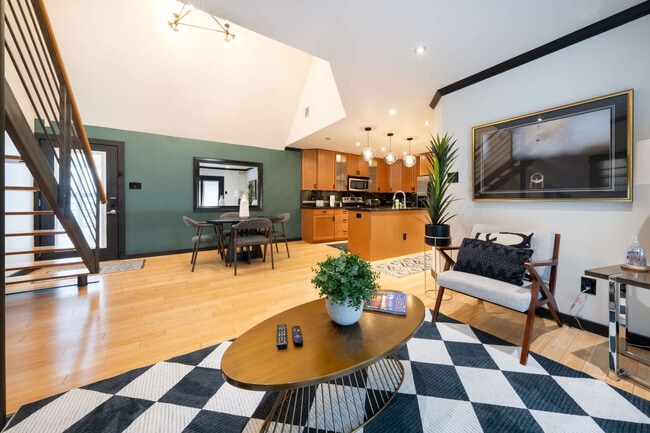 Building Photo - 301 E 4th St Unit SI FL3-ID1589854P