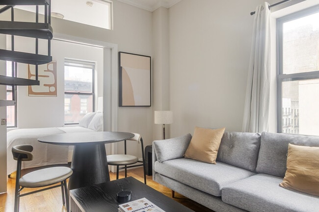 Photo - 515 W 47th St Unit FL4-ID1923