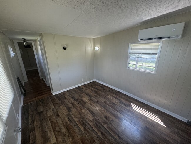 Photo - 835 Bridge Ave