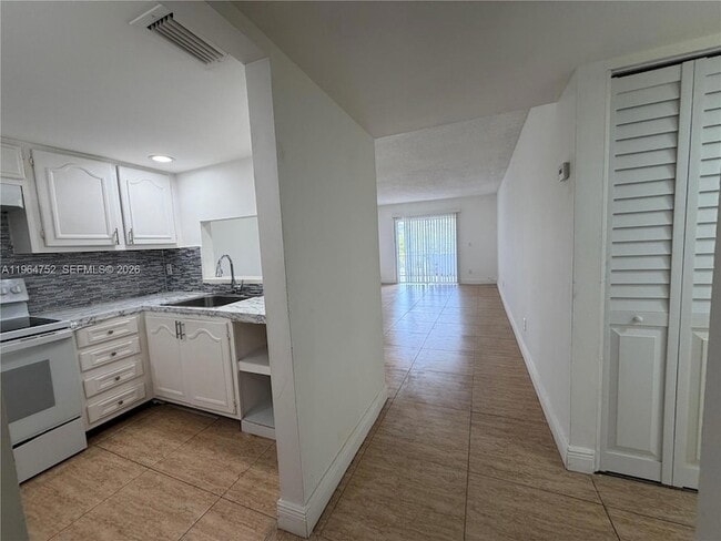 Photo - 13685 NE 10th Ave Unit 304