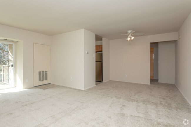 1BR, 1BA - 710 SF - Idylwood Village West