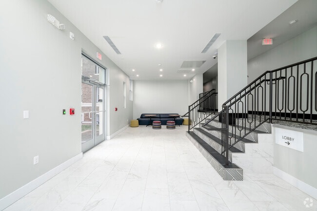 Photo - Howard Manor