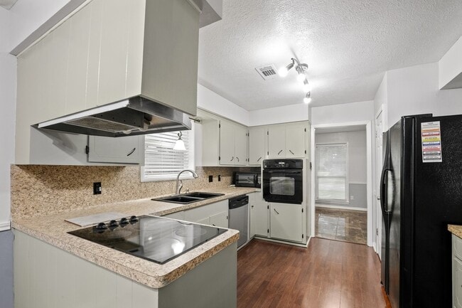 Photo - 1905 Zapp Ln
