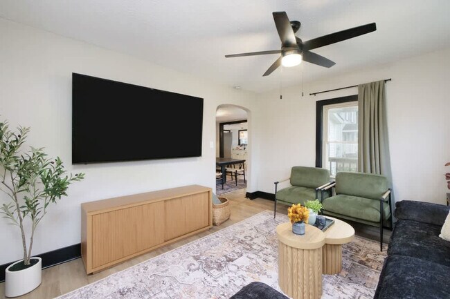 Photo - 303 E Washington St Unit SI ID1496088P