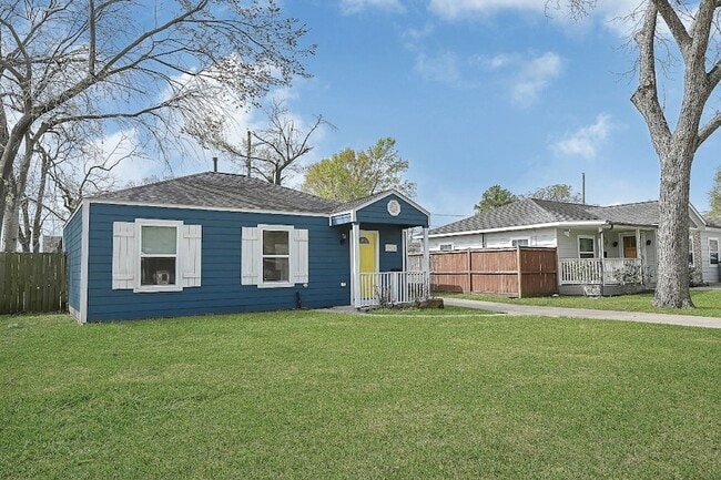 Photo - 7710 Erath St