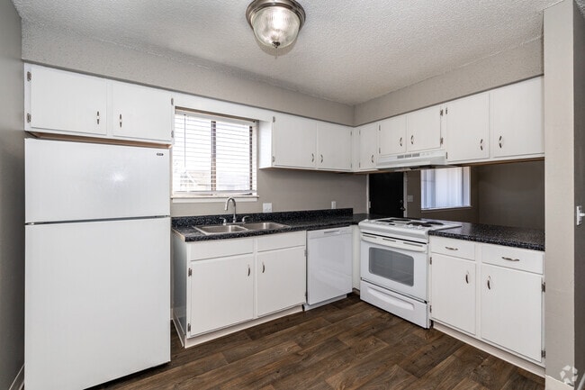 1BR, 1BA - 835SF - Kitchen - Ponderosa Apartments