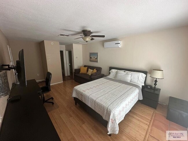 Photo - 215 Zapata Ave