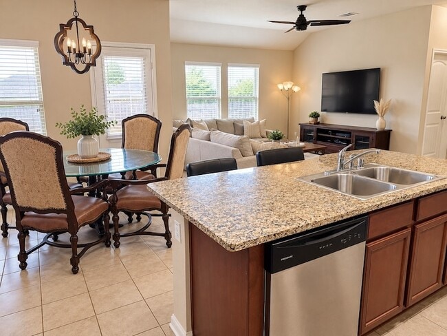 Photo - 915 Quartz Trl