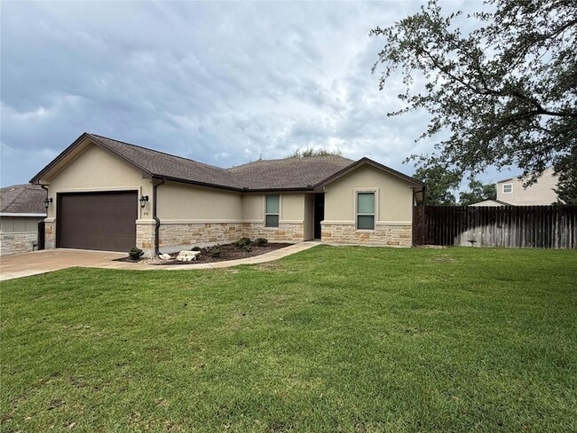 Building Photo - 206 Fairway Cir