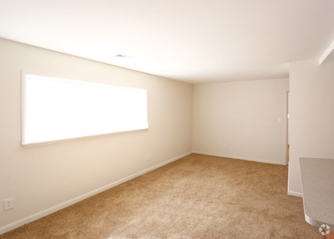 1BR Living Room - Heritage Court