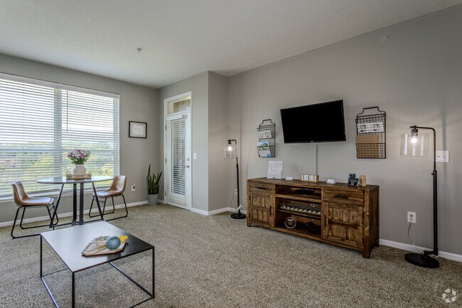 2BR, 2BA - 1,072 - Living Room - Scioto Ridge