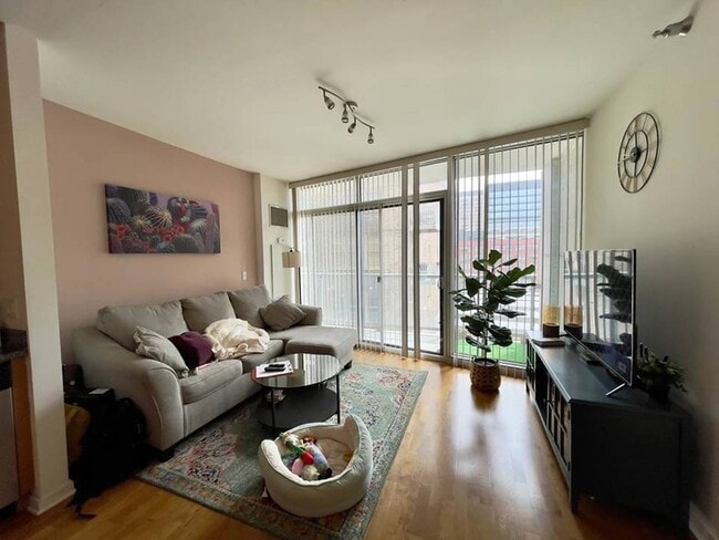 Photo - 611 S Wells St Unit 809