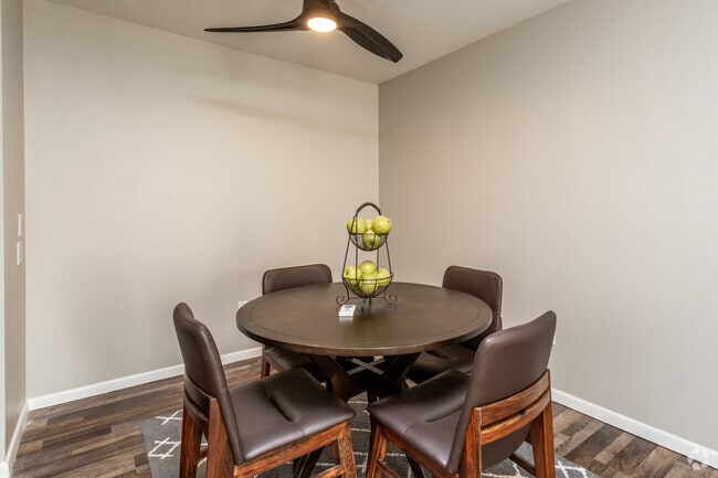 2BR, 1BA - 960 SF - Teak