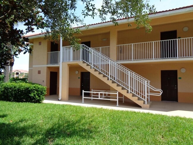 Building Photo - 191 SW Palm Dr Unit 102