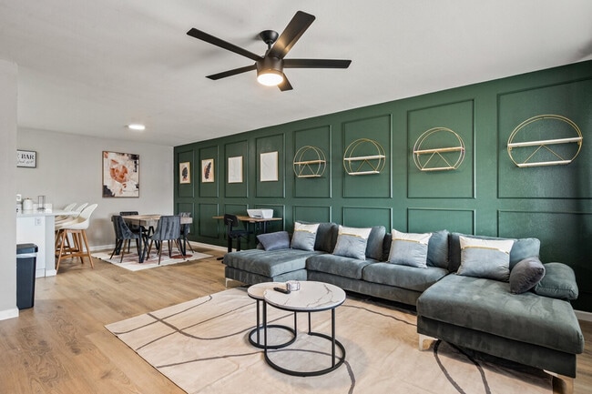 Building Photo - 4102 W Virginia Ave Unit ID1244352P