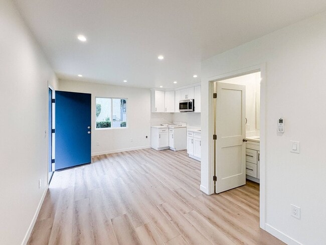 Photo - Claremont Pacifica Apts