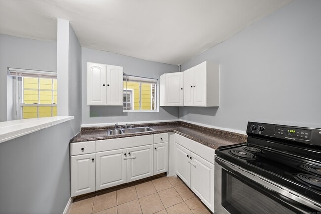 Photo - 666 Ogden St Unit 1