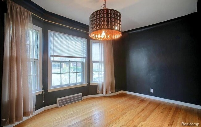 Photo - 348 E Maplehurst Ave