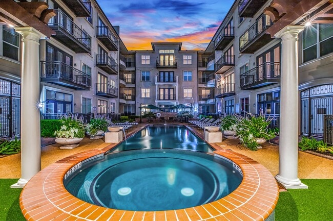 La Maison River Oaks - La Maison River Oaks