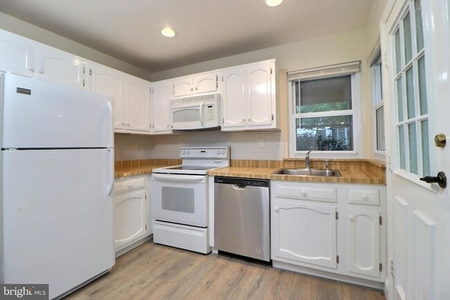 Photo - 10 Stamford Pl