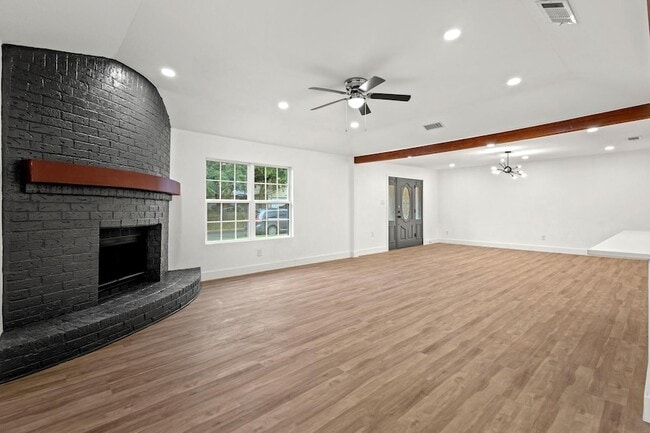 Photo - 6000 Cool Springs Dr