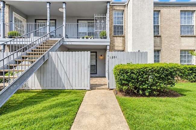 Building Photo - 6606 De Moss Dr Unit 1201