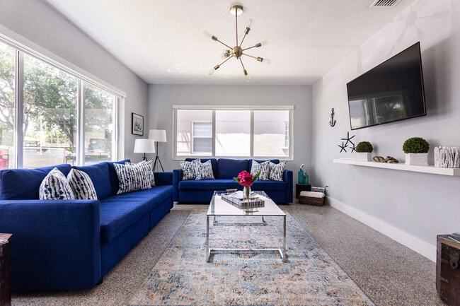 Building Photo - 927 N 17th Ave Unit ID1258729P