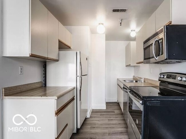 Photo - 230 E 9th St Unit 304