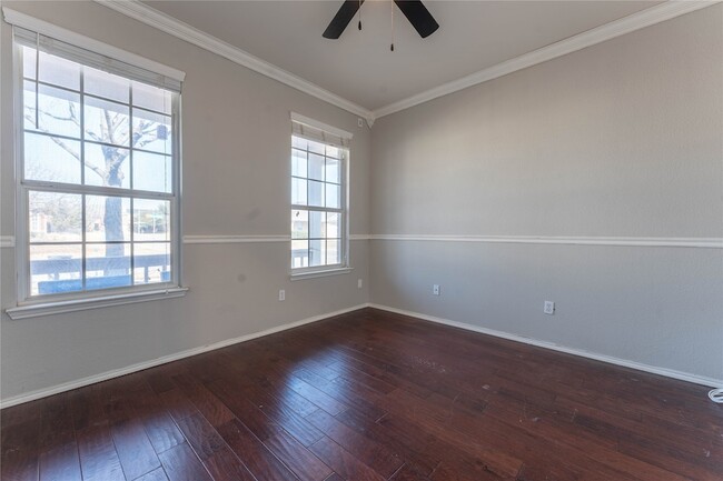 Photo - 5028 Senator Dr