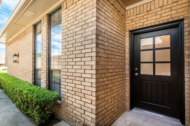 Photo - 2117 Promontory Point