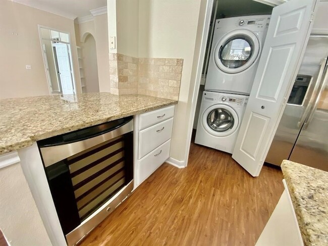 Building Photo - 1901 Post Oak Park Dr Unit 12203