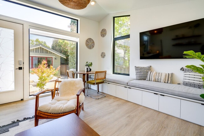 Photo - 510 Iris St Unit ID1307924P