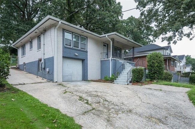 Photo - 257 Barfield Ave SW