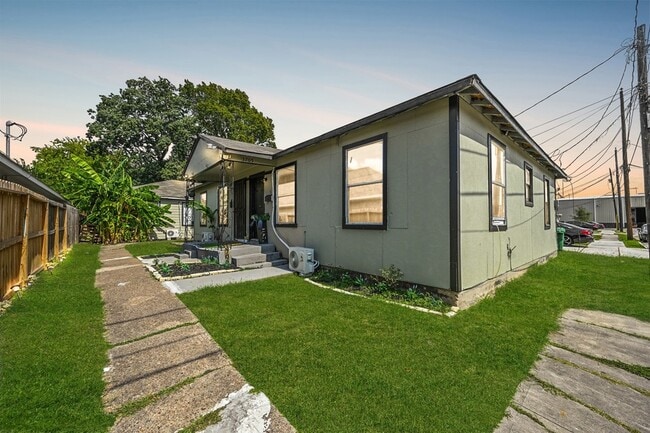 Photo - 3705 Bremond St